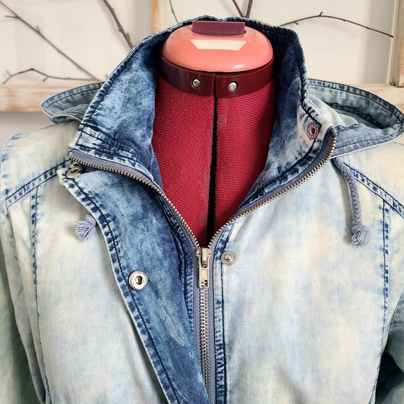 Acid Wash Denim Lightweight Jacket with hood - Size Medium - Picture 4 of 7